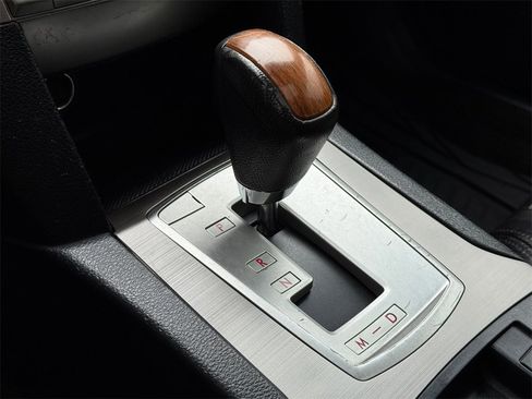 Used 2013 Subaru Outback 2.5i Limited w/ Moonroof Pkg image 24