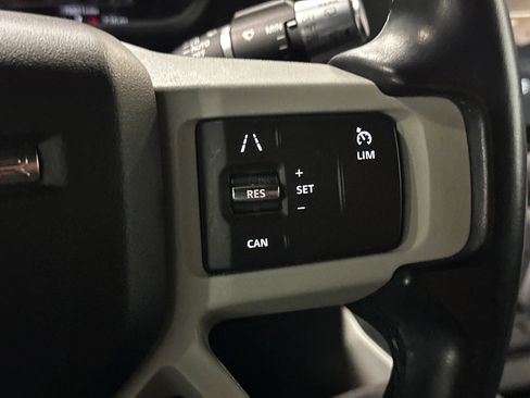 Used 2022 Land Rover Defender 110 AWD/4WD image 32