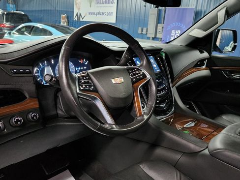Used 2020 Cadillac Escalade Luxury image 8