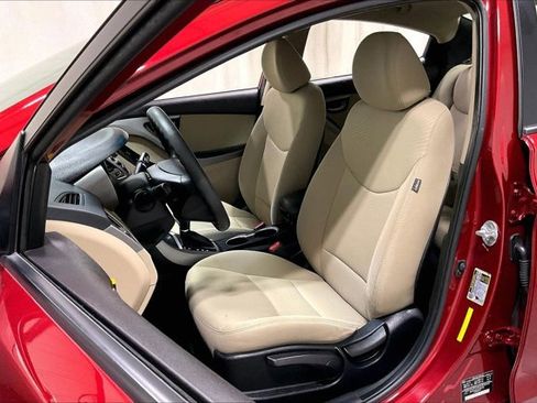 Used 2014 Hyundai Elantra SE w/ Option Group 02 FWD image 25