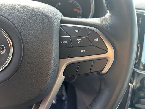 Used 2019 Jeep Grand Cherokee Limited AWD/4WD image 17