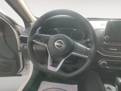 Used 2023 Nissan Altima 2.5 SV FWD image 12
