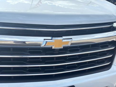 Used 2025 Chevrolet Traverse LT FWD image 4