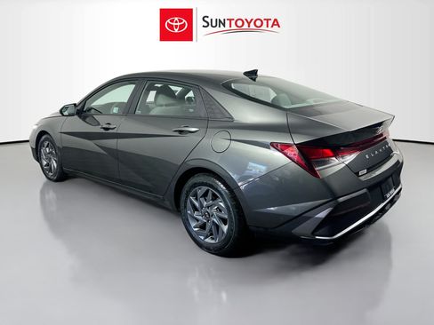 Used 2024 Hyundai Elantra SEL FWD image 6