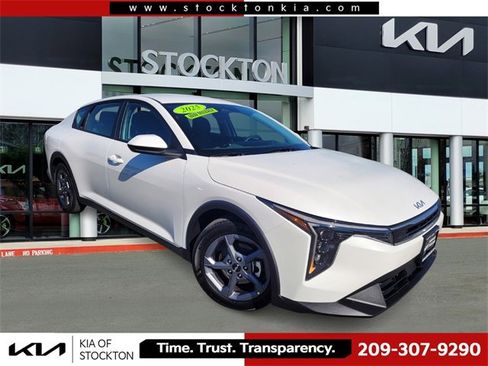 Used 2025 Kia K4 LXS image 1