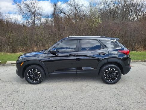 Used 2021 Chevrolet TrailBlazer LT w/ Convenience Package FWD image 3