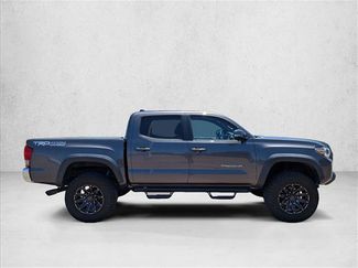 Used 2017 Toyota Tacoma TRD Off-Road w/ Tow Package (A/T) AWD/4WD video 4