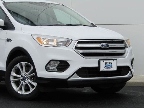 Used 2019 Ford Escape SE image 4
