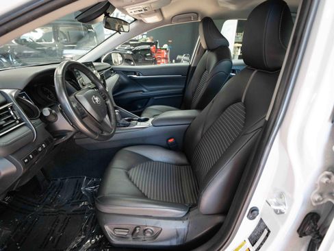 Used 2024 Toyota Camry SE image 9