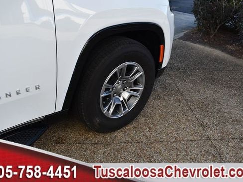 Used 2024 Jeep Wagoneer 4WD image 14