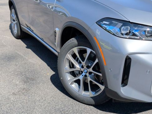 Certified 2026 BMW X5 xDrive40i w/ Climate Comfort Package AWD/4WD image 3