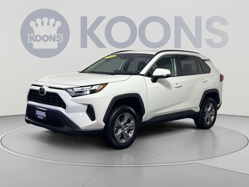 Used 2025 Toyota RAV4 XLE AWD/4WD image 1