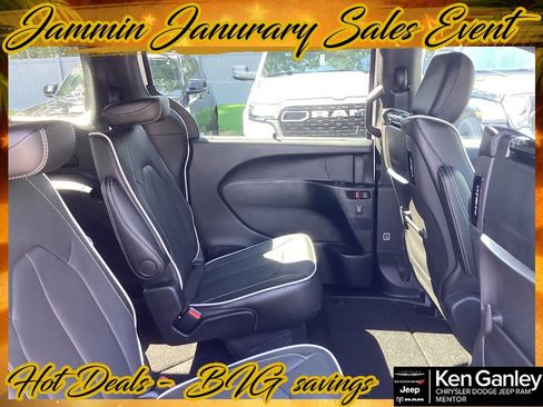 New 2026 Chrysler Pacifica Limited w/ Uconnect Theater Family Group image 18