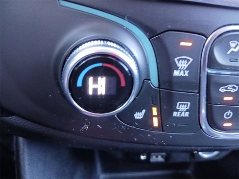 Used 2021 Chevrolet Traverse RS image 25