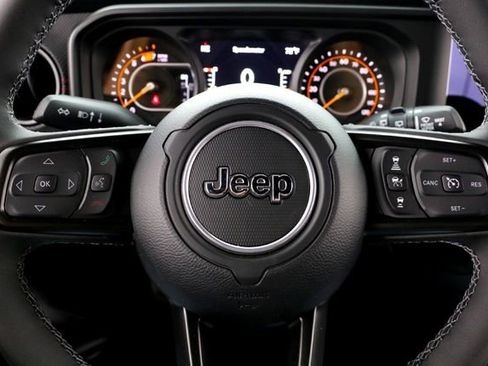 Used 2026 Jeep Wrangler Unlimited Rubicon AWD/4WD image 13