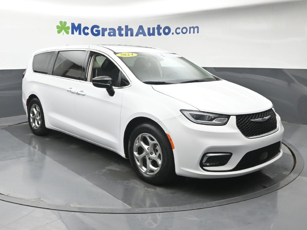 Used 2024 Chrysler Pacifica Limited FWD image 2