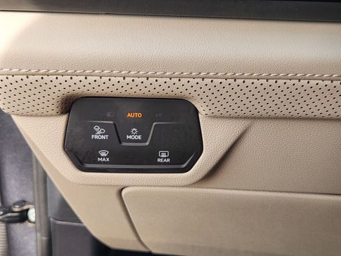 Used 2025 Volkswagen Atlas SE FWD image 22