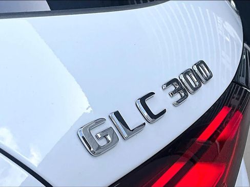 Used 2025 Mercedes-Benz GLC 300 image 28