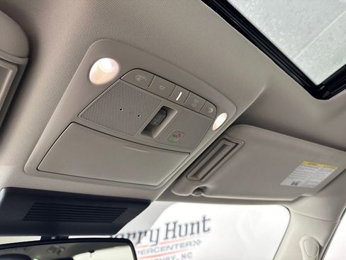 Used 2024 Nissan Armada SL w/ Captain's Chairs Package image 27