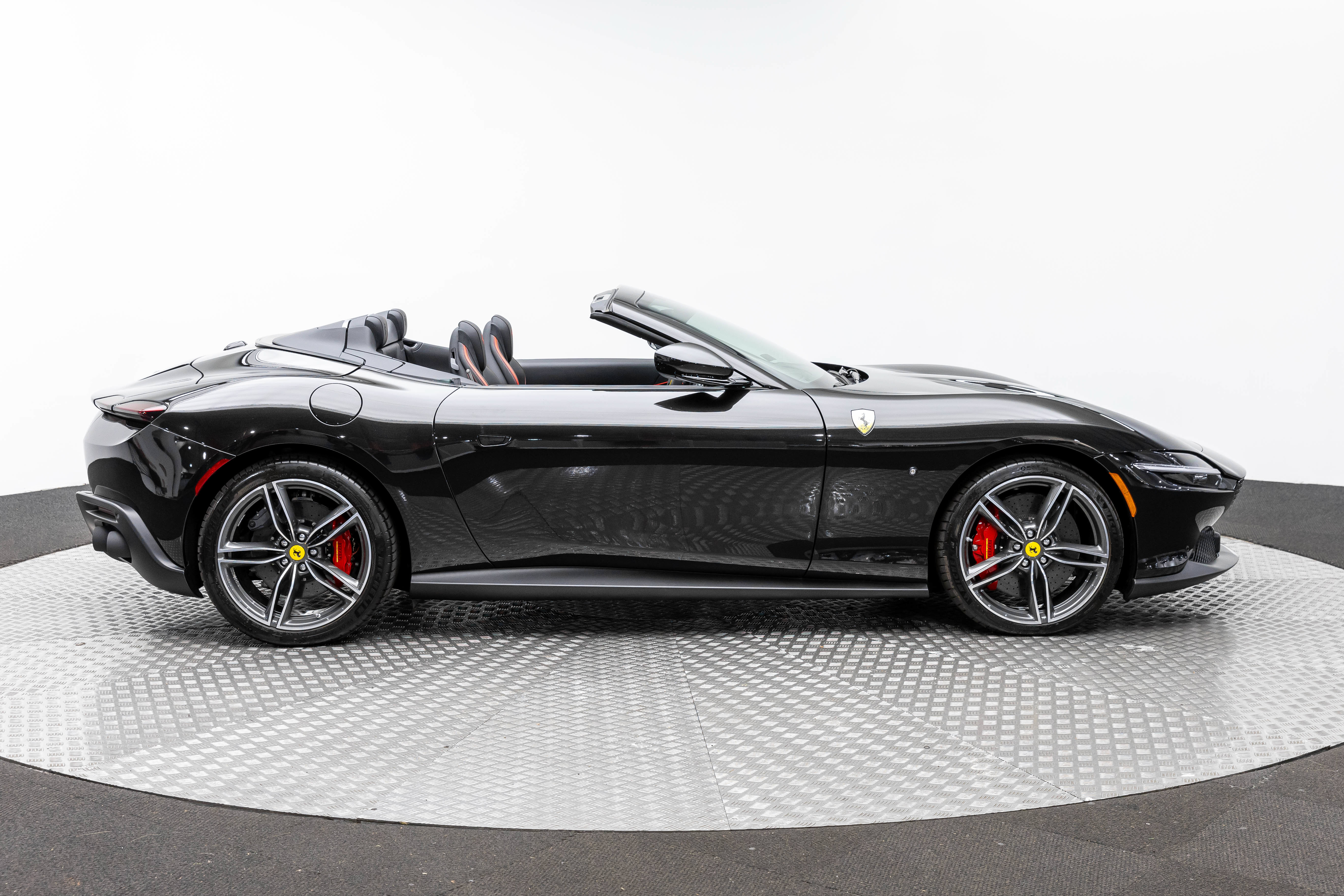 Certified 2025 Ferrari Roma Spider RWD image 9