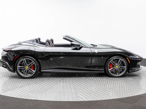Used 2025 Ferrari Roma Spider RWD image 9