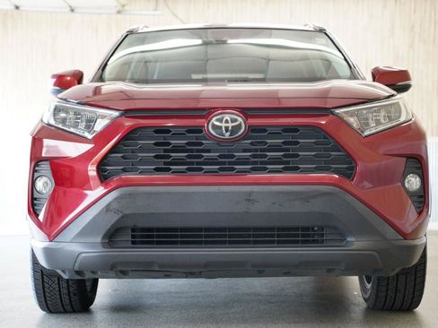 Used 2019 Toyota RAV4 XLE Premium FWD image 3