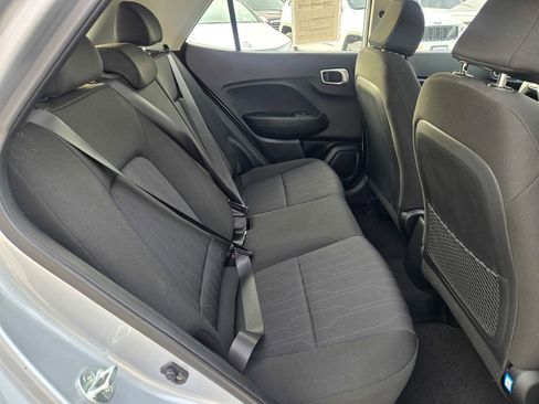 Certified 2022 Hyundai Venue SE image 13