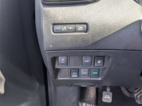 Used 2018 Nissan Rogue SV image 20