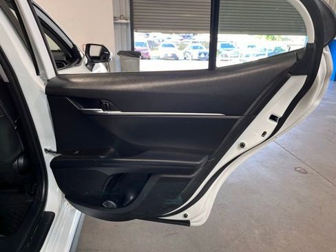 Used 2022 Toyota Camry SE image 15