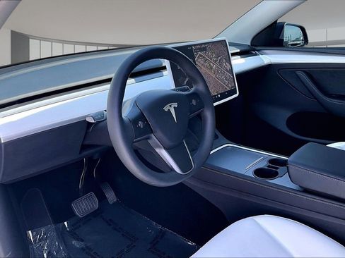 Used 2024 Tesla Model Y Long Range image 15