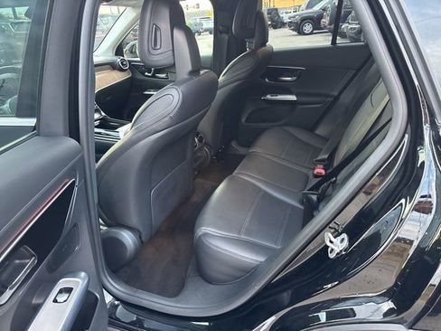 Used 2024 Mercedes-Benz GLC 300 image 23