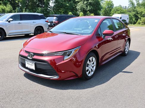Used 2026 Toyota Corolla LE FWD image 3