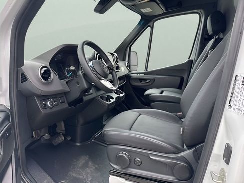Used 2024 Mercedes-Benz eSprinter 170 Cargo image 9