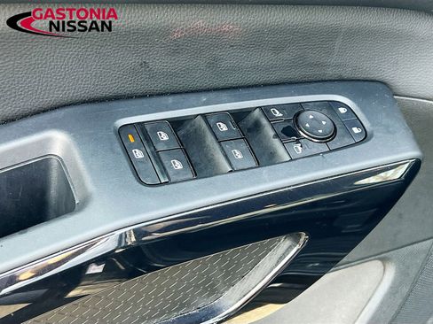 Used 2024 Nissan Pathfinder SV image 22