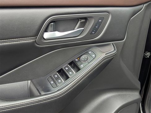 Used 2023 Nissan Rogue SL w/ SL Premium Package image 13