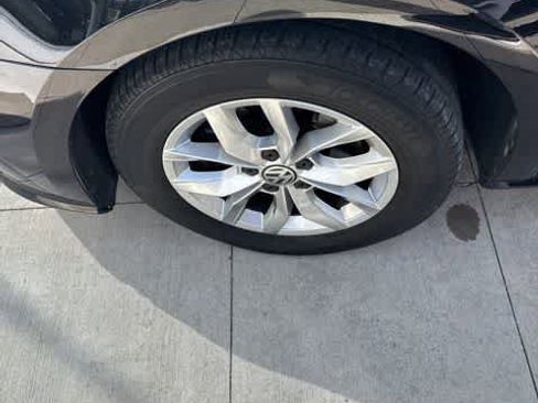 Used 2018 Volkswagen Passat 2.0T S image 9