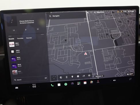Used 2022 Tesla Model S AWD/4WD image 16