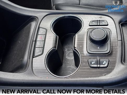 Used 2023 GMC Acadia SLT FWD image 13