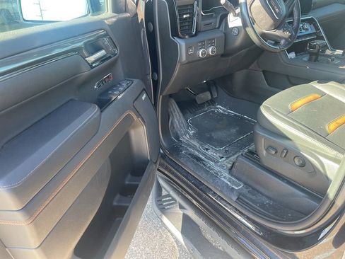 Used 2023 GMC Sierra 1500 AT4 w/ AT4 Preferred Package AWD/4WD image 4