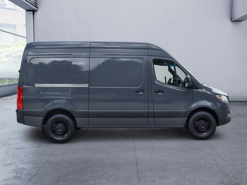 Used 2024 Mercedes-Benz Sprinter 2500 image 7