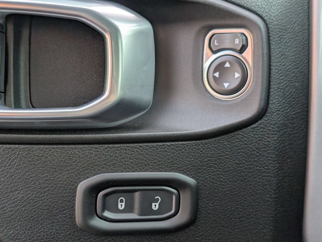 Used 2022 Jeep Gladiator Mojave AWD/4WD image 30