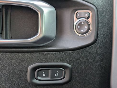 Used 2022 Jeep Gladiator Mojave AWD/4WD image 30