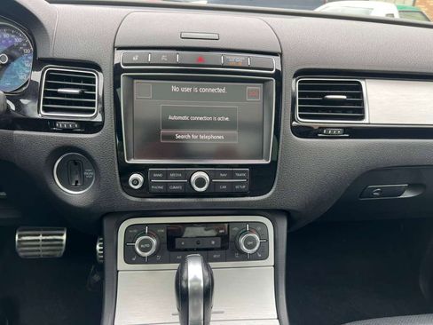 Used 2017 Volkswagen Touareg Wolfsburg Edition image 38