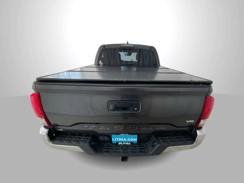 Used 2019 Toyota Tacoma TRD Off-Road AWD/4WD image 7
