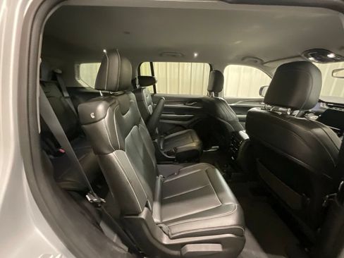 Used 2023 Jeep Grand Cherokee L Limited AWD/4WD image 15