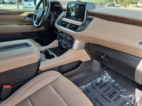 Used 2023 Chevrolet Tahoe Premier AWD/4WD image 16