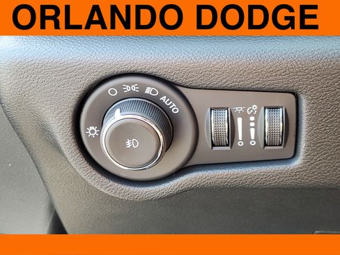 New 2026 Chrysler Pacifica Select image 19