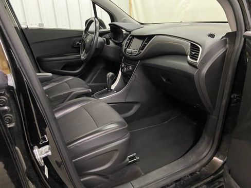 Used 2022 Chevrolet Trax LT w/ LT Convenience Package AWD/4WD image 22