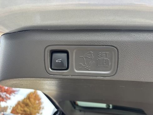 Used 2022 Lincoln Navigator Reserve image 9