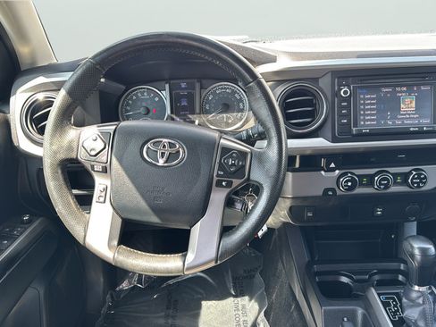 Used 2016 Toyota Tacoma SR5 w/ SR5 Appearance Package (SN) RWD image 16
